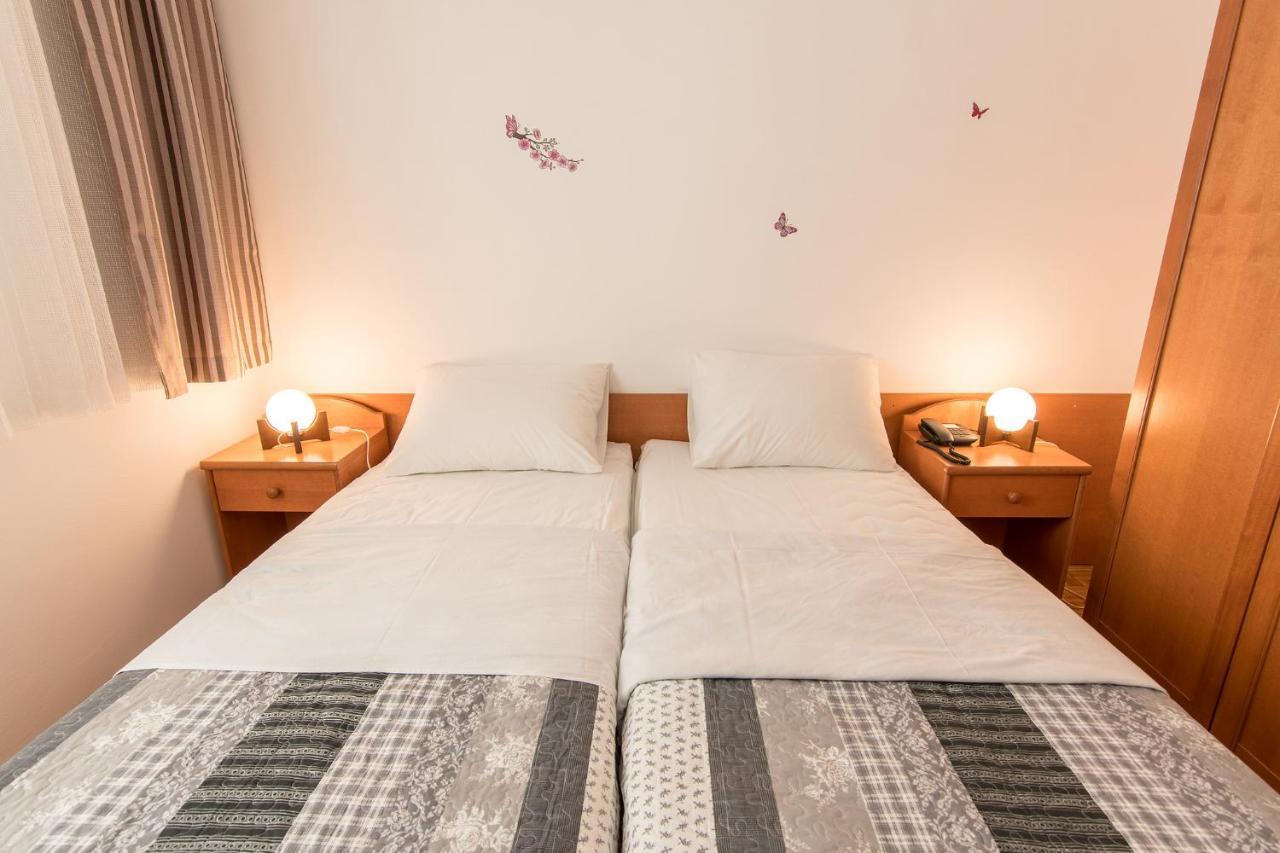 Hotel Barba Starigrad Paklenica Extérieur photo